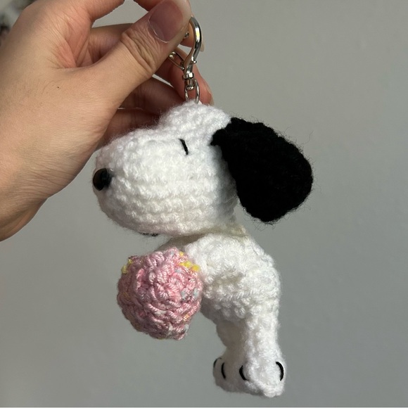 Handmade snoopy crochet keychain/ bag charm - Picture 2 of 4
